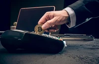 Giá bitcoin cao nhất mọi thời đại, nhiều người lên mạng khoe lãi
