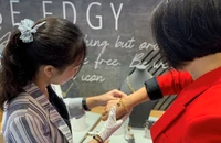 Bất ngờ dừng đấu thầu vàng, cần làm gì tiếp theo để kéo vàng SJC xuống mặt đất?