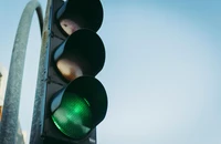 Năm 2025, đi sao cho đúng khi thấy tín hiệu đèn vàng?