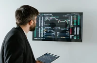 Nhà đầu tư nước ngoài mua bán cổ phiếu hàng tỉ đô la Mỹ