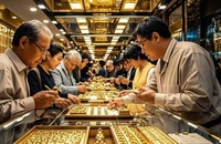 Người mua vàng 'lo sốt vó' với thông tin mới này