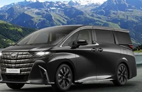 Chiếc ô tô Toyota này có một lỗi khiến một vật quan trọng trên xe rơi xuống đường