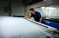 Giá vàng và dầu tăng mạnh đang gây áp lực ra sao cho công ty Việt?