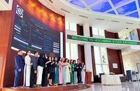 Thị trường chứng khoán vừa tạo cột mốc lịch sử đầy ấn tượng