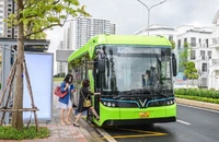 Xe buýt điện Việt Nam vượt qua sân chơi quốc tế