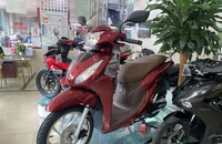 Xe máy điện lên ngôi - xe máy xăng hết thời 'làm giá': Người tiêu dùng hưởng lợi kép