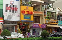 Tiệm vàng bị cướp đập tủ kính, lấy tài sản ở Bình Thạnh