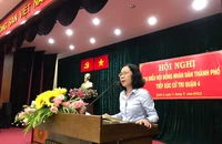 Người dân lo giá xăng tăng kéo giá các mặt hàng thiết yếu tăng theo