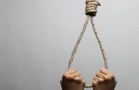 Người đàn ông treo cổ tự tử trong nhà nghi vấn do nợ nần