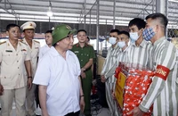 Chủ tịch nước kiểm tra công tác đặc xá tại Trại giam Xuân Lộc