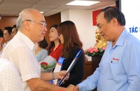  TP.HCM thưởng cho các tác phẩm đoạt Giải Báo chí Quốc gia và Búa Liềm Vàng 