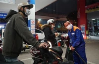 Chính thức giảm 10% thuế nhập khẩu mặt hàng xăng