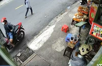 Vào quán trà sữa ở quận Phú Nhuận vờ mua nước rồi trộm 2 điện thoại 