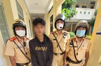 TP.HCM: 3 thanh niên trộm xe máy cùng lao xuống kênh để trốn CSGT