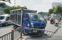 2 xe tải tông nhau trên đường Hoàng Minh Giám ở Phú Nhuận
