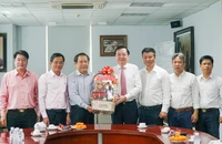 Lãnh đạo Ban Tuyên giáo Thành ủy TP.HCM thăm báo Pháp Luật TP.HCM đầu Xuân Quý Mão