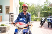 Chùm ảnh: Ngư dân Cần Giờ nhận niềm vui từ Chương trình "Ánh sáng đèn trên biển"