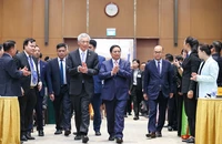 Thủ tướng Việt Nam-Singapore thực hiện nghi thức khởi công nhiều dự án mới VSIP 