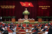 Chủ tịch Quốc hội điều hành phiên thảo luận về các chính sách xã hội của Trung ương 8