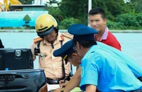 CSGT TP.HCM kiểm tra hàng loạt xe khách, phát hiện nhiều vi phạm