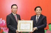 Chủ tịch nước Võ Văn Thưởng nhận Huy hiệu 30 năm tuổi Đảng