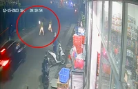 2 CSGT bị ô tô tông thẳng vào người khi đang kiểm tra nồng độ cồn