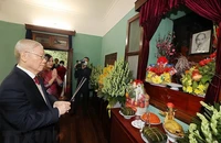 Tổng Bí thư Nguyễn Phú Trọng dâng hương tưởng niệm Chủ tịch Hồ Chí Minh tại Nhà 67