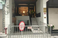 Hà Nội: Sập mái kính khách sạn, 2 người tử vong 