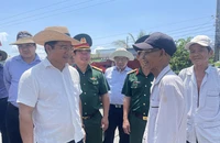 Bí thư Tỉnh ủy Long An thăm, hỏi động viên người dân vùng hạn mặn