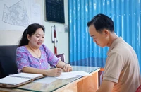 Sau sắp xếp khu phố, ấp, người dân TP.HCM có cần trình giấy tờ chứng minh?