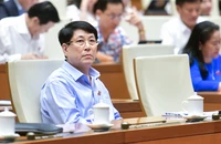 Bộ Chính trị, Ban Bí thư được quyết định tạm đình chỉ công việc với những cán bộ nào?