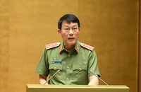 Bộ trưởng Bộ Công an Lương Tam Quang trình bày dự án luật về phòng cháy, chữa cháy