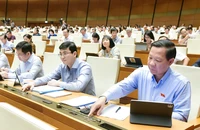 Quốc hội điều chỉnh chương trình họp, bàn công tác nhân sự, cải cách tiền lương