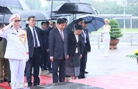 Tổng Bí thư, Chủ tịch nước Lào và phu nhân vào Lăng viếng Chủ tịch Hồ Chí Minh