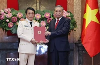 Bộ trưởng Công an Lương Tam Quang, Tổng tham mưu trưởng Bộ Quốc phòng Nguyễn Tân Cương được thăng quân hàm Đại tướng