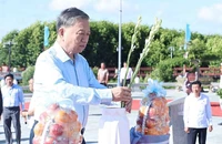Tổng Bí thư Tô Lâm dâng hương tại Đền thờ Quốc tổ Lạc Long Quân ở Cà Mau