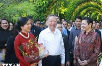 Singapore đặt tên cho loài hoa phong lan mới là 'Papilionanda Tô Lâm Linh Ly'
