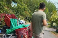 Bình Dương: Nam shipper bị chém gục khi đi giao hàng