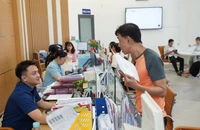 Giảm áp lực tinh giản khi bố trí công chức cấp huyện về xã