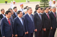 Hình ảnh lãnh đạo Đảng, Nhà nước, đại biểu Quốc hội vào Lăng viếng Chủ tịch Hồ Chí Minh