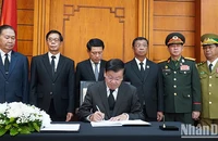 Lãnh đạo Đảng, Nhà nước Lào viếng nguyên Chủ tịch nước Trần Đức Lương