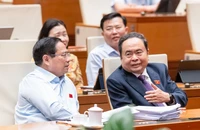 Quốc hội thông qua 5 dự luật quan trọng, có Luật Cán bộ, công chức sửa đổi