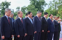 Lãnh đạo Đảng, Nhà nước tưởng niệm các Anh hùng liệt sĩ, vào Lăng viếng Chủ tịch Hồ Chí Minh