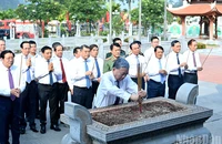 Tổng Bí thư Tô Lâm dâng hương tại Khu tưởng niệm các tiền bối cách mạng tại Tuyên Quang
