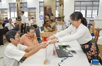 Từ 1-7-2026, viên chức được phép 'chân trong, chân ngoài'