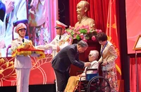 Tổng Bí thư Tô Lâm trao danh hiệu Anh hùng Lao động cho nguyên Phó Chủ tịch nước Nguyễn Thị Bình