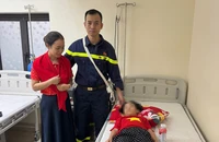 Chiến sĩ Công an TP Hà Nội sơ cứu, giúp nhiều người khi xem lễ A80