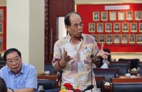 'Viên chức đi làm thêm vì đồng lương quá thấp'