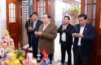 Chủ tịch Quốc hội Trần Thanh Mẫn dâng hương tưởng nhớ cố Tổng Bí thư Nguyễn Phú Trọng