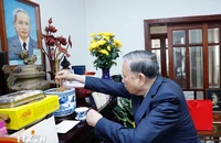 Tổng Bí thư dâng hương tưởng niệm nhân 120 năm Ngày sinh Thủ tướng Phạm Văn Đồng
